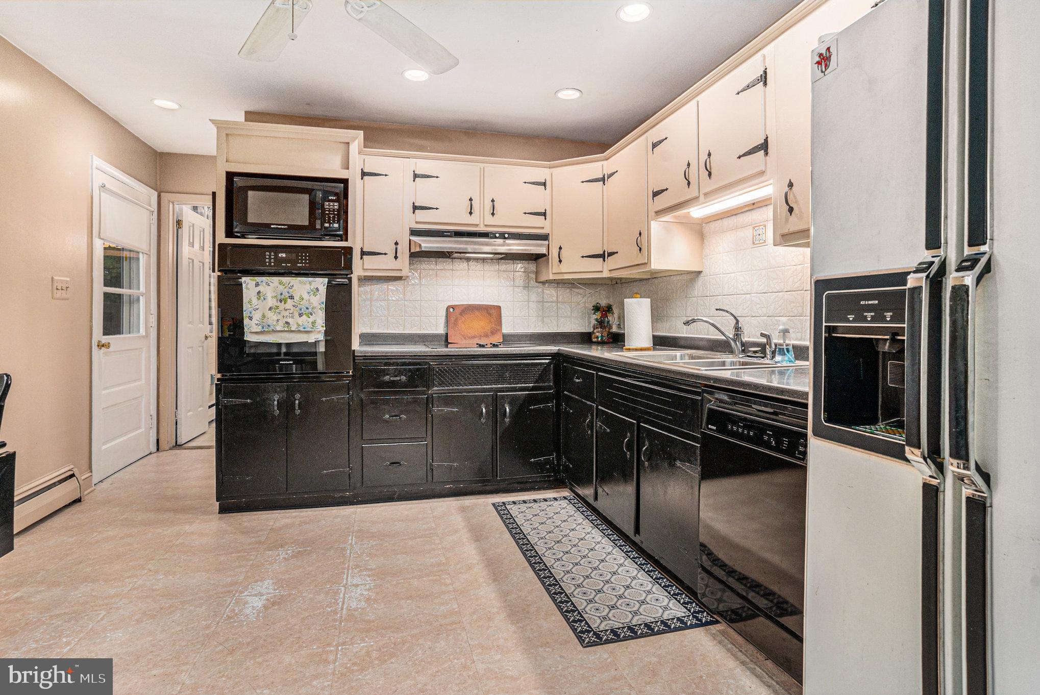 26 Chapel View Road Norristown, PA 19403 - Photo 14 of 28 Kitchen