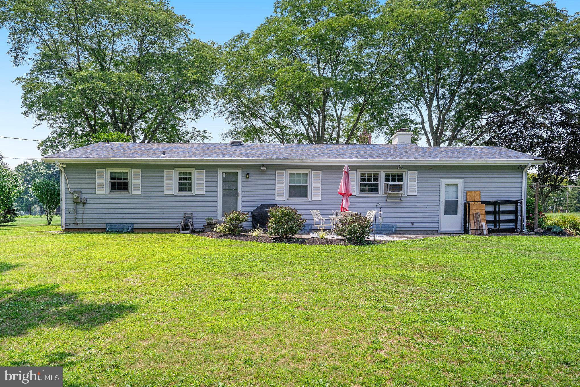 26 Chapel View Road Norristown, PA 19403 - Photo 5 of 28 Exterior Back