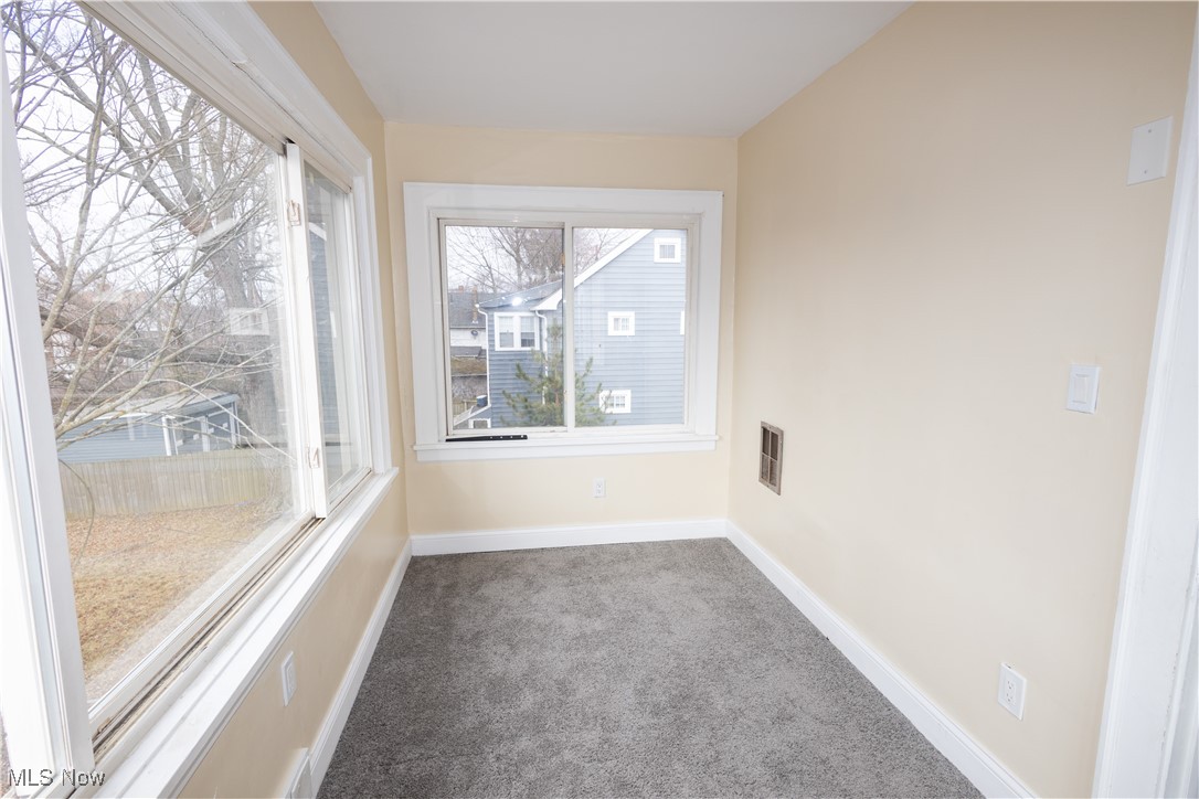 1000 Quilliams Road Cleveland, OH 44121 - Photo 23 of 34 2nd floor back patio featuring light carpet