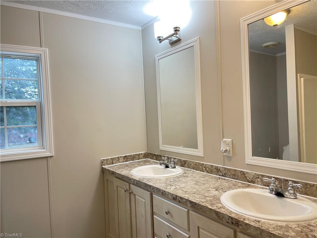 6581 Crestline Road Laurinburg, NC 28352 - Photo 10 of 19