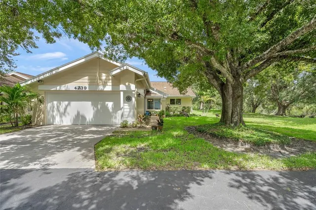 $424,000 | 4239 Carriage Drive, Unit 36, Sarasota, FL 34241