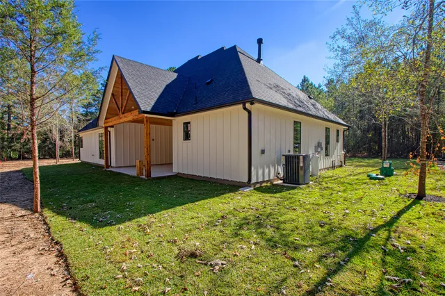 a view of a back yard of the house