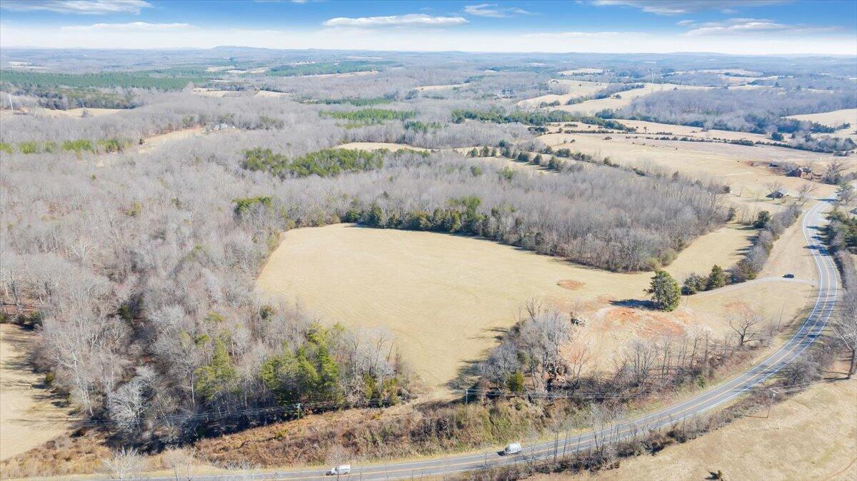 5236 White House Road Moneta, VA 24121 - Photo 11 of 22 20240208131641936943000000-o