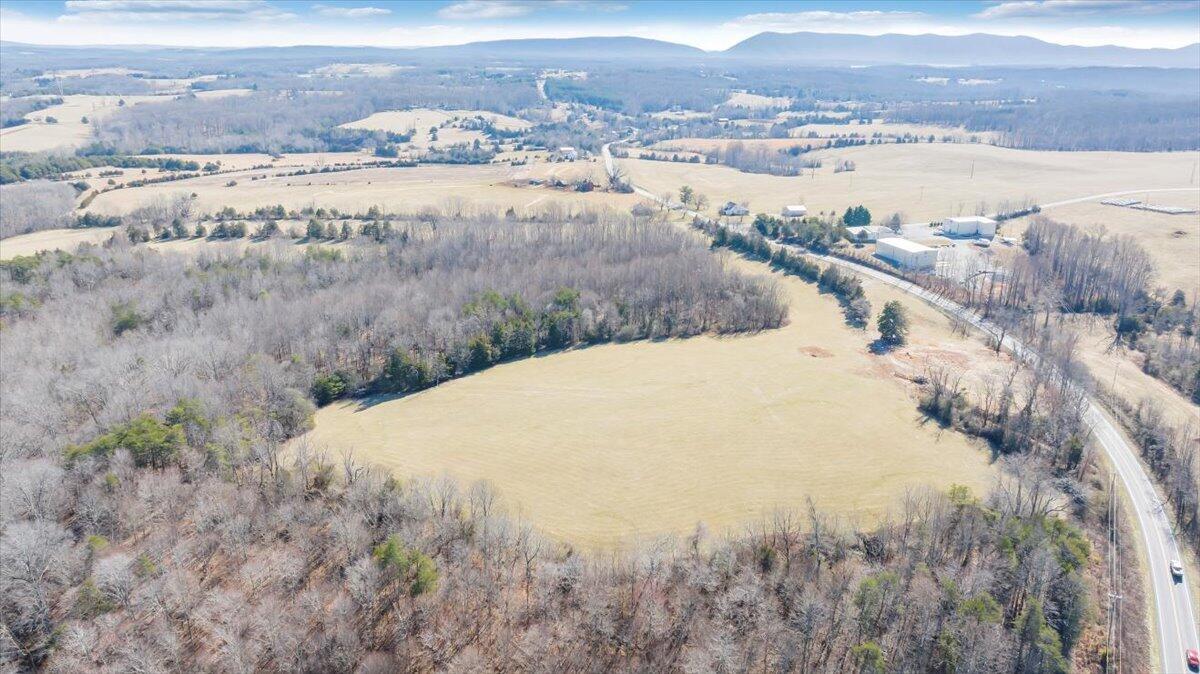 5236 White House Road Moneta, VA 24121 - Photo 12 of 22 20240208131642799072000000-o