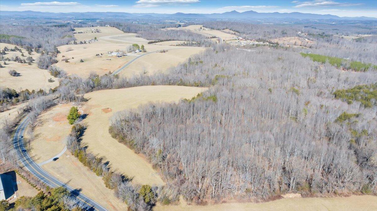 5236 White House Road Moneta, VA 24121 - Photo 18 of 22 20240208131648896216000000-o