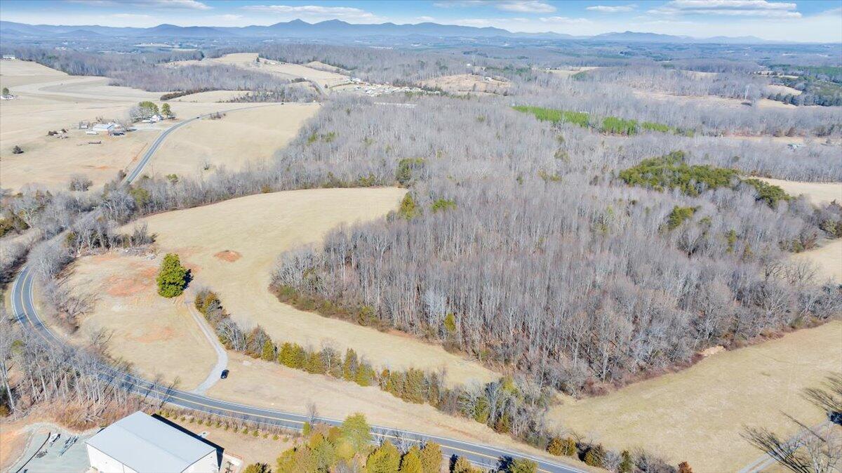 5236 White House Road Moneta, VA 24121 - Photo 19 of 22 20240208131649847740000000-o