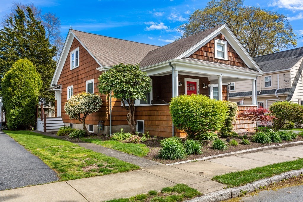 355 Rochester Street Fall River, MA 02720 - Photo 3 of 32 Gallery Image 3