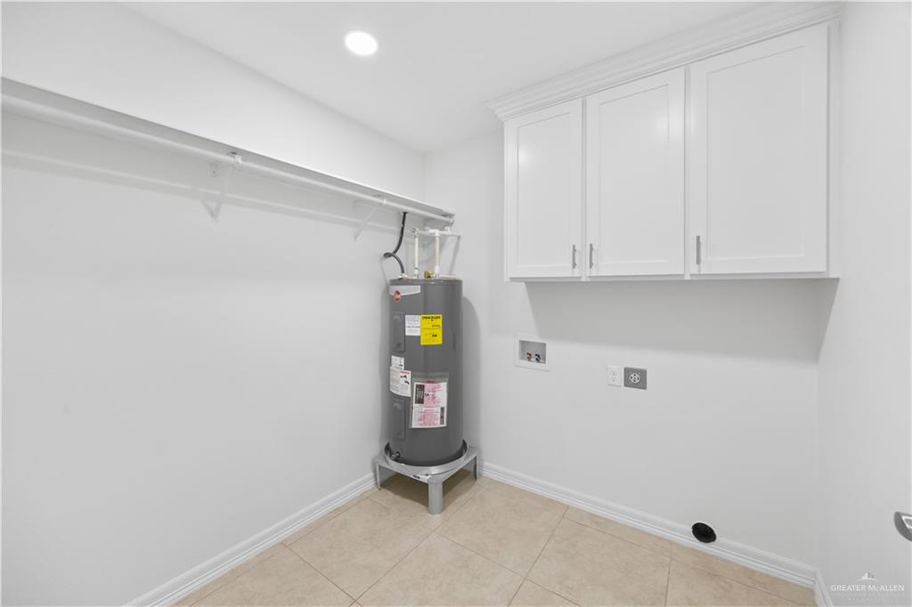 2902 Alejandra Street Mission, TX 78574 - Photo 13 of 17 a utility room with dryer and washer