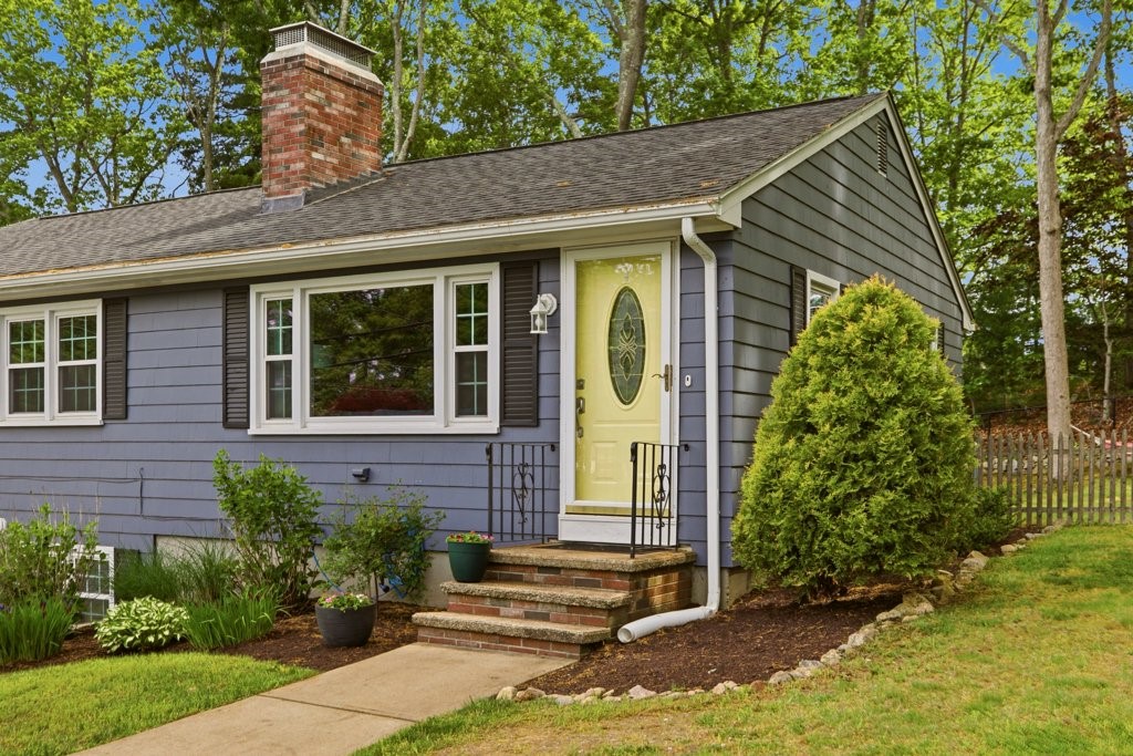 78 Grand View Road East Greenwich, RI 02818 - Photo 4 of 47