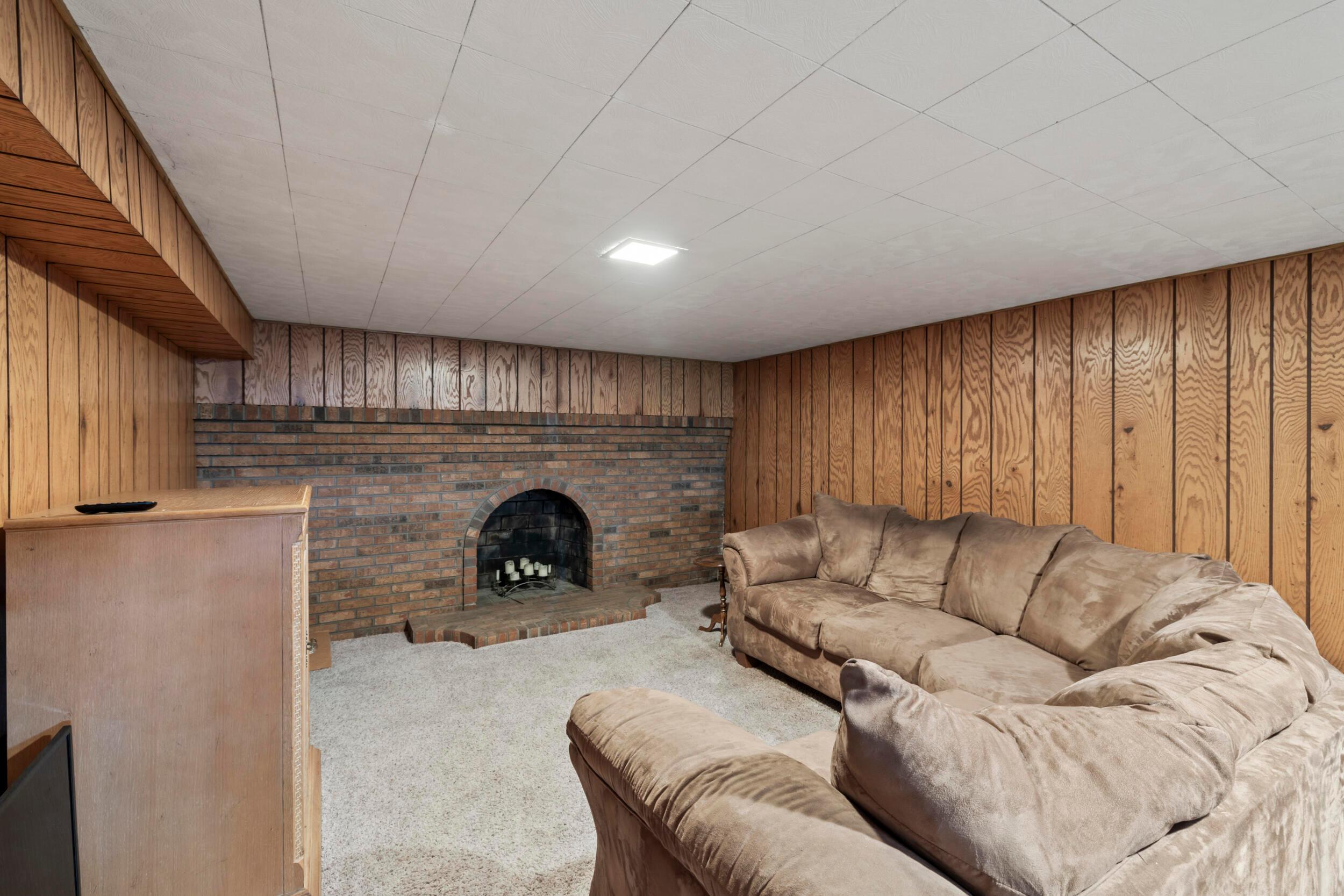 2629 Woodley Road Columbus, OH 43231 - Photo 29 of 32 30_finished basement 01