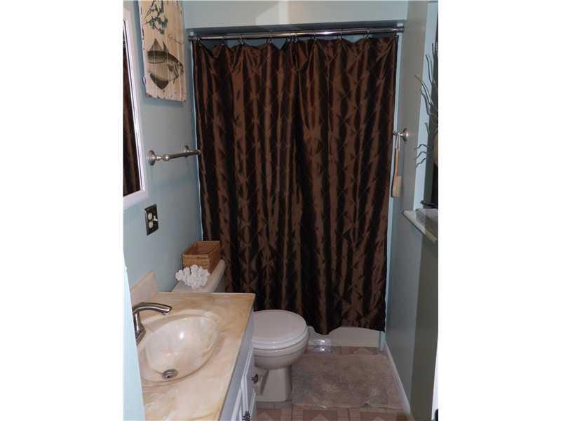 174 Reed Drive Green Tree, PA 15205 - Photo 6 of 12 Master Bath/Spa.