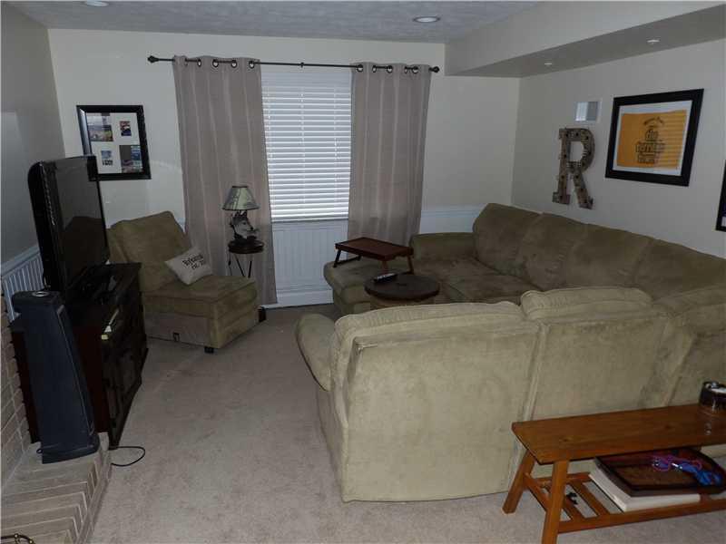 174 Reed Drive Green Tree, PA 15205 - Photo 7 of 12 Family Room.