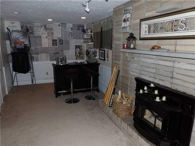 174 Reed Drive Green Tree, PA 15205 - Photo 8 of 12 Family Room.
