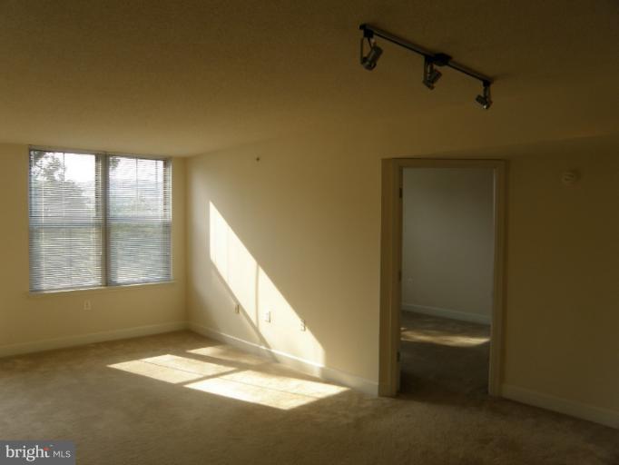 11800 Sunset Hills Road, Unit 608 Reston, VA 20190 - Photo 2 of 27 Family Room