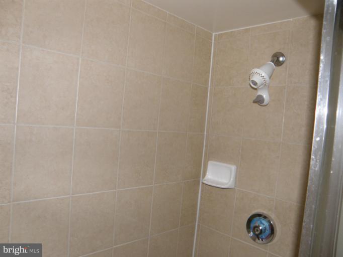 11800 Sunset Hills Road, Unit 608 Reston, VA 20190 - Photo 26 of 27 Bath (Master)