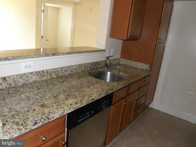 11800 Sunset Hills Road, Unit 608 Reston, VA 20190 - Photo 4 of 27 Kitchen