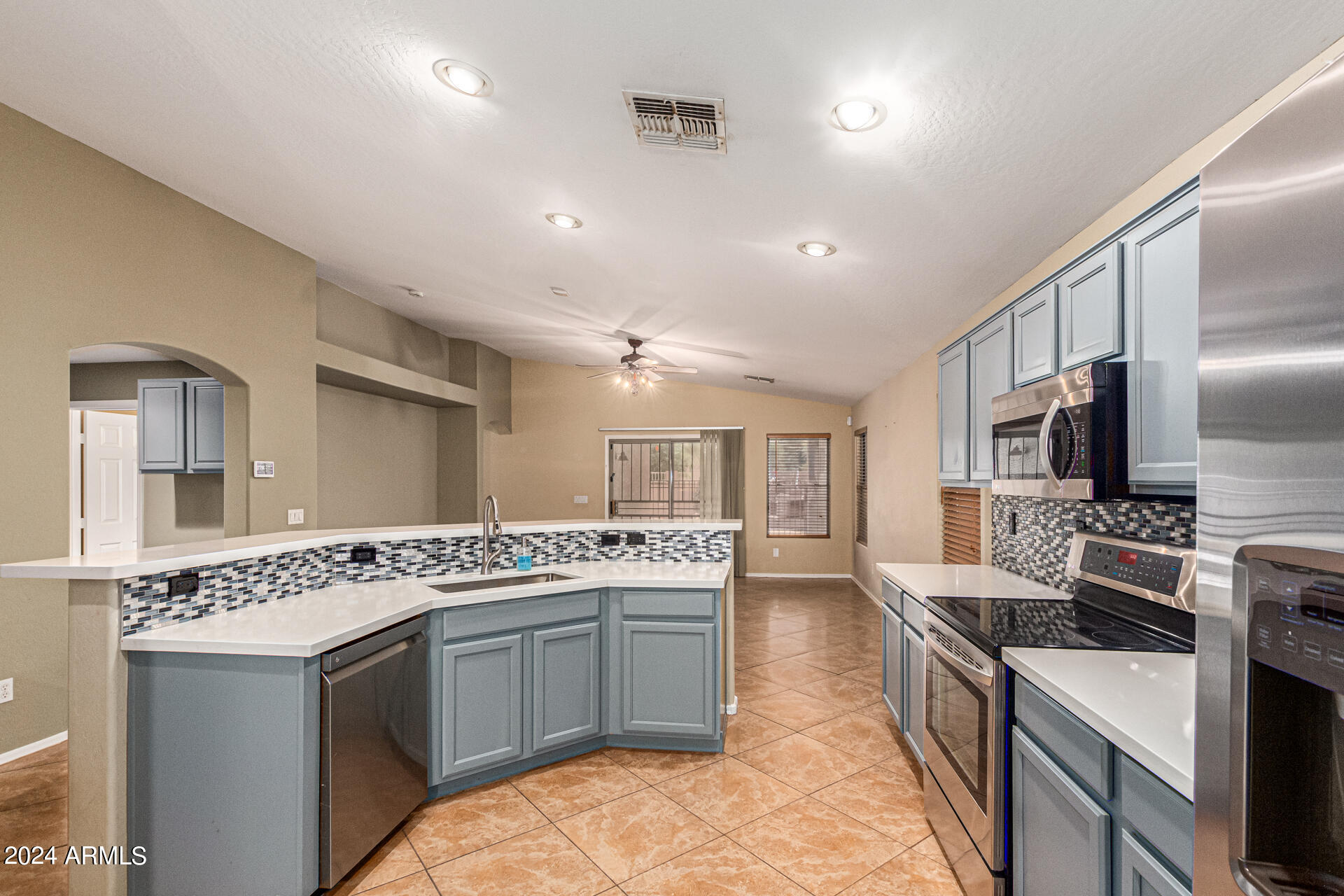 2335 West Darrel Road Phoenix, AZ 85041 - Photo 3 of 32 12-Darrel