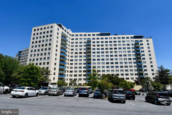 $1,775 | 10201 Grosvenor Place, Unit 1702, Rockville, MD 20852