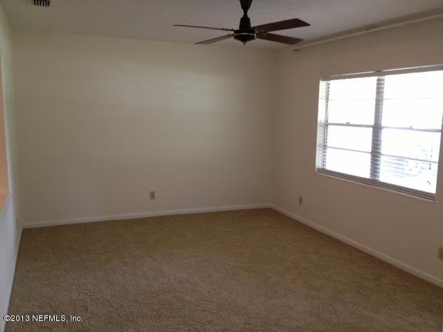 355 Sapelo Road Jacksonville, FL 32216 - Photo 3 of 13 Living Room