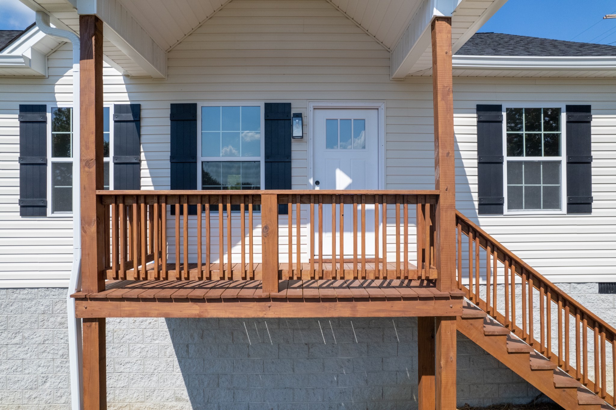 125 Vivian Lane Carthage, TN 37030 - Photo 4 of 30 a view of a balcony with a deck