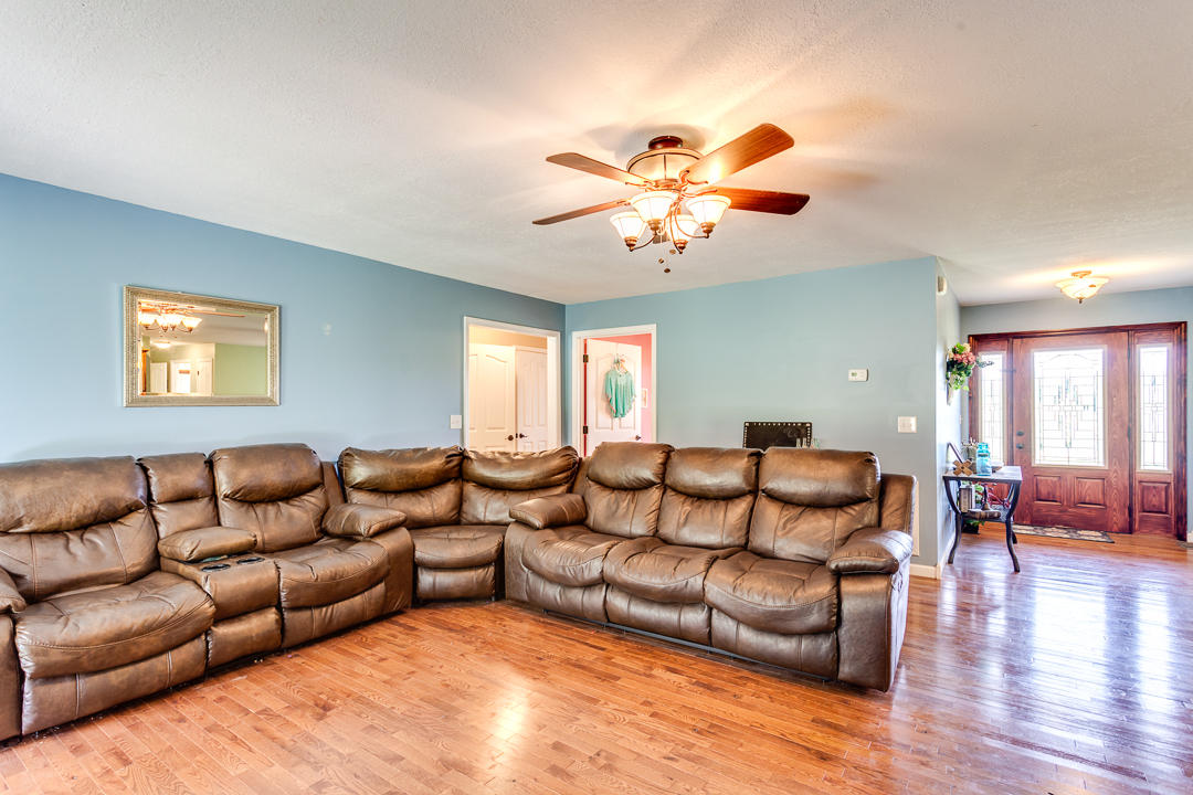 215 Laurel Bluff Road Kingston, TN 37763 - Photo 12 of 38 027170517-5-215LaurelBluffRdKingstonTN-S