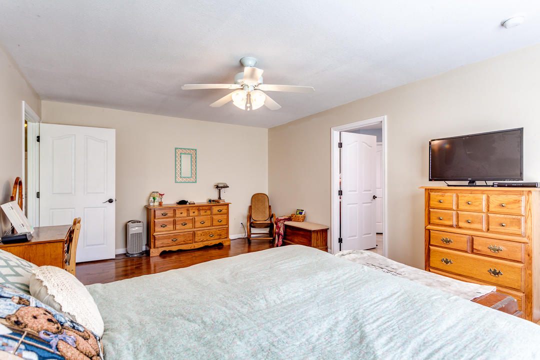 215 Laurel Bluff Road Kingston, TN 37763 - Photo 19 of 38 038170517-5-215LaurelBluffRdKingstonTN-S