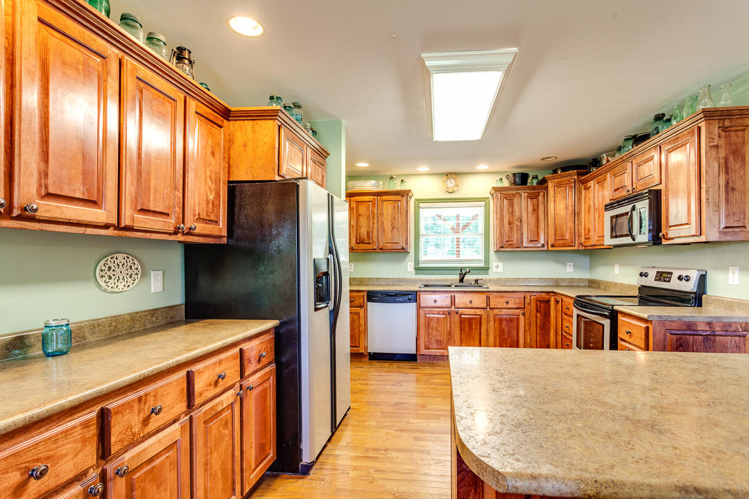 215 Laurel Bluff Road Kingston, TN 37763 - Photo 8 of 38 019170517-5-215LaurelBluffRdKingstonTN-S