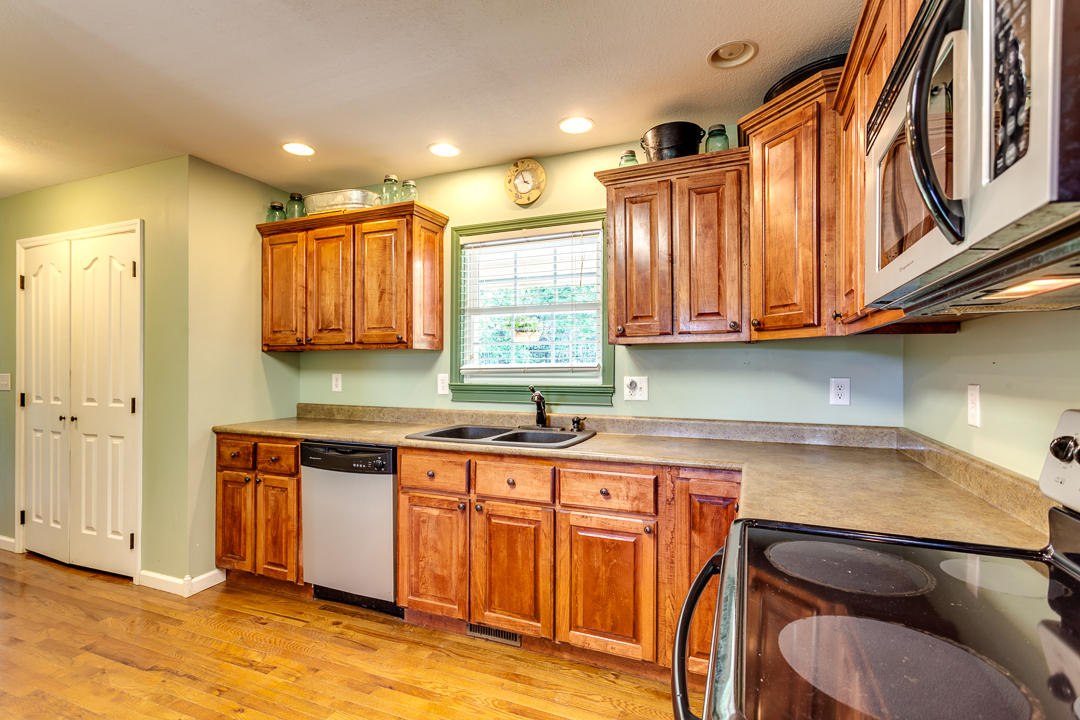 215 Laurel Bluff Road Kingston, TN 37763 - Photo 9 of 38 020170517-5-215LaurelBluffRdKingstonTN-S
