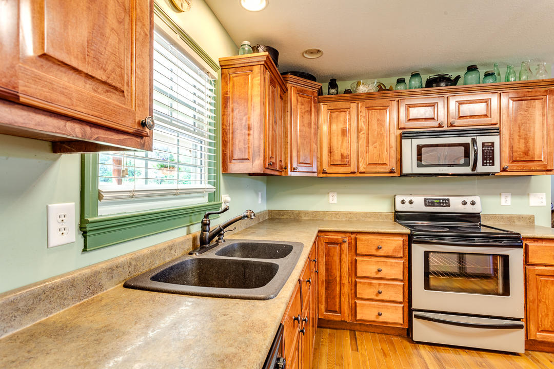 215 Laurel Bluff Road Kingston, TN 37763 - Photo 10 of 38 021170517-5-215LaurelBluffRdKingstonTN-S