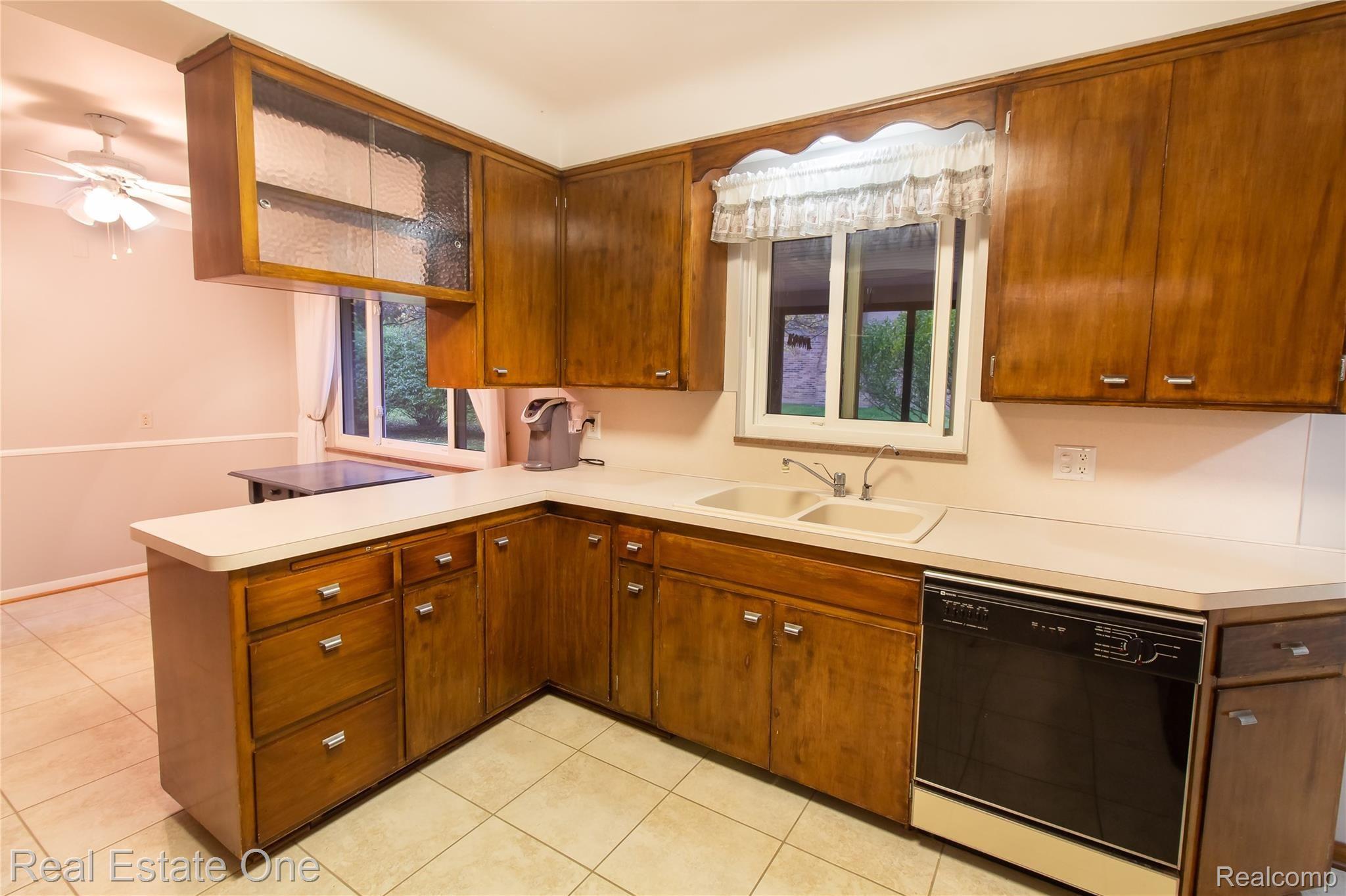 1430 Gracedale Drive Rochester, MI 48309 - Photo 22 of 31 Kitchen_6 (3).jpg