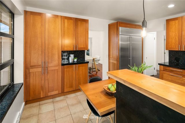 $1,915,000 | 3552 West Howe Street, Seattle, WA 98199