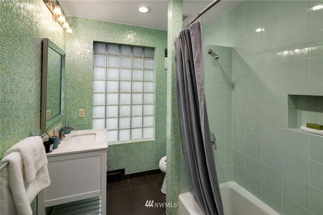 $1,915,000 | 3552 West Howe Street, Seattle, WA 98199