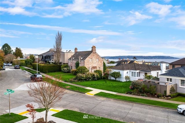 $1,915,000 | 3552 West Howe Street, Seattle, WA 98199