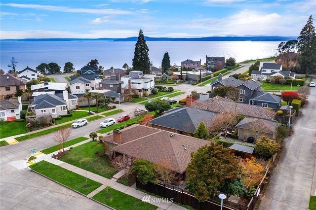 $1,915,000 | 3552 West Howe Street, Seattle, WA 98199
