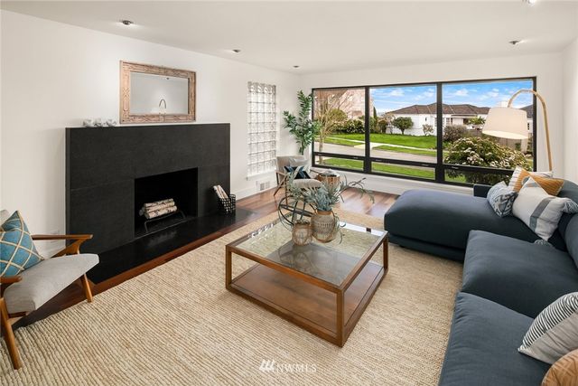 $1,915,000 | 3552 West Howe Street, Seattle, WA 98199