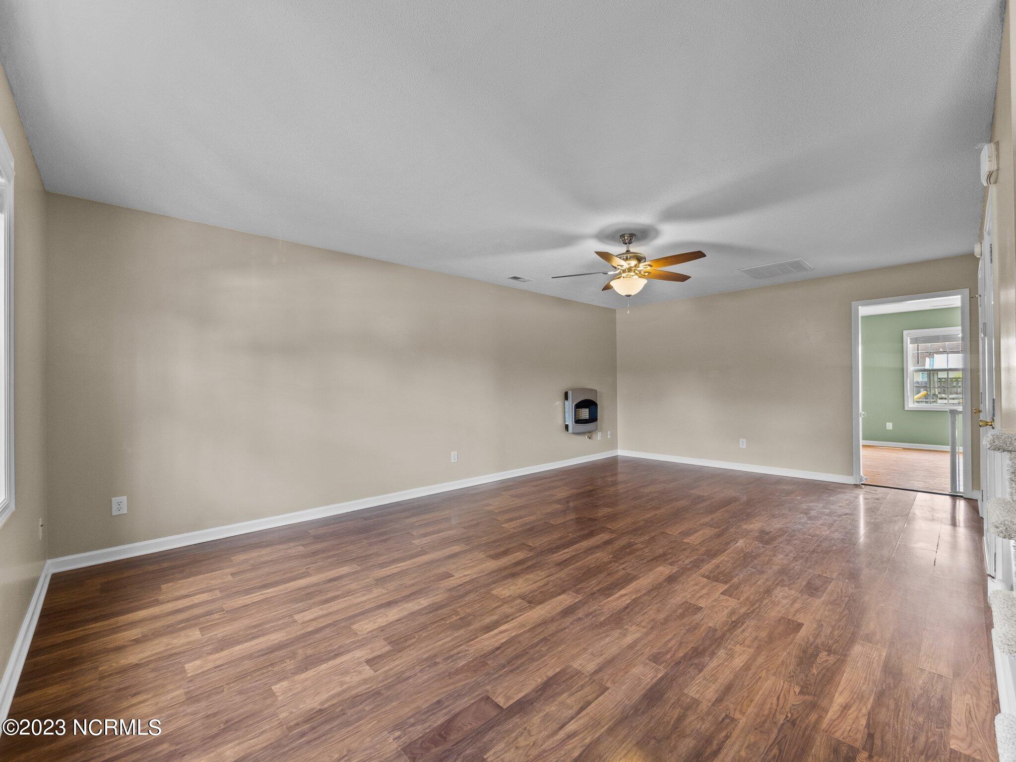 218 Smallwood Road Hubert, NC 28539 - Photo 3 of 44 Living room