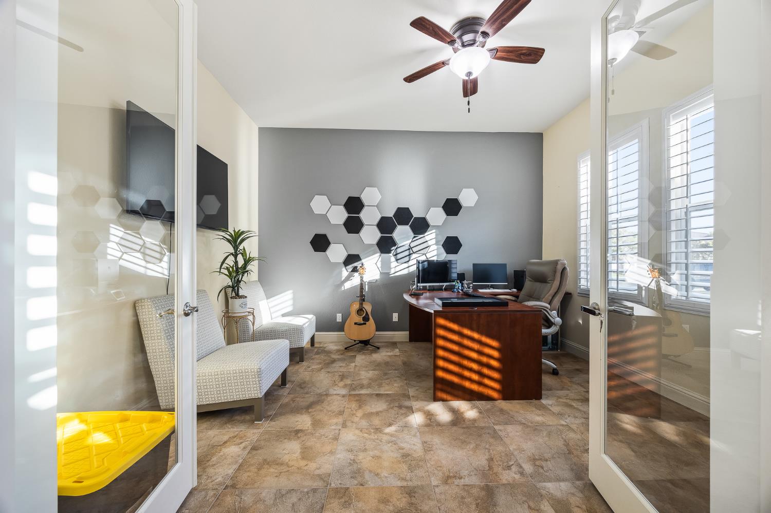 4183 North Bodega Bay Road Clovis, CA 93619 - Photo 13 of 30 a living room with furniture and a flat screen tv