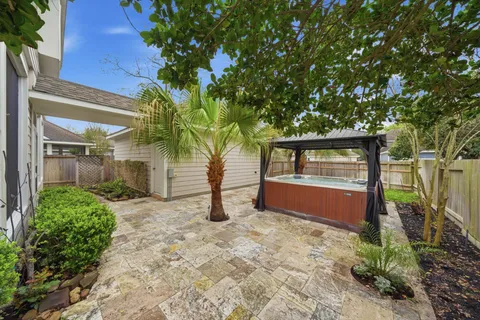 $550,000 | 18 East Bonny Branch Street, The Woodlands, TX 77382