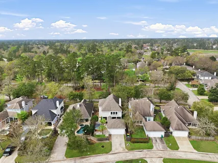 $550,000 | 18 East Bonny Branch Street, The Woodlands, TX 77382