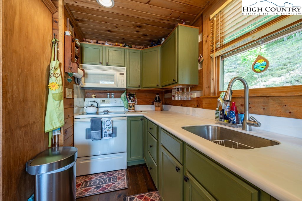 612 Joe Shoemaker Road Vilas, NC 28692 - Photo 11 of 50 Gallery Image 11