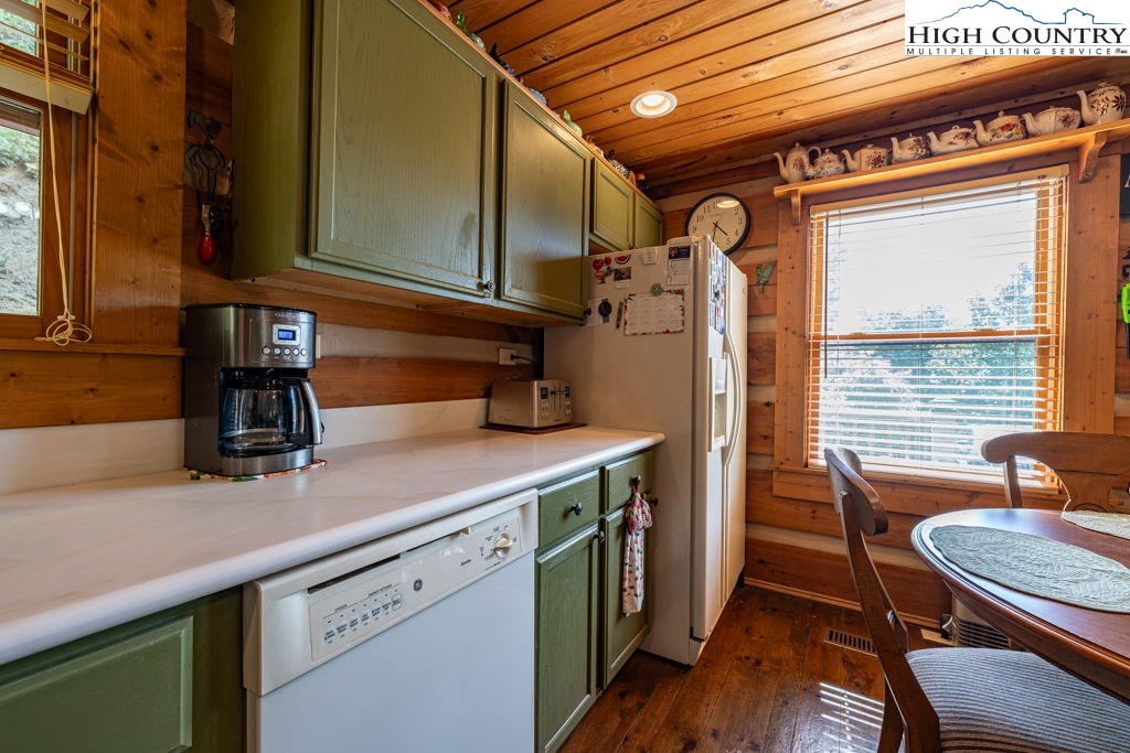 612 Joe Shoemaker Road Vilas, NC 28692 - Photo 12 of 50 Gallery Image 12