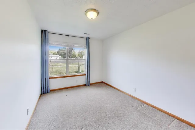 $144,900 | 150 North Wooster Street, Unit 2, Capron, IL 61012