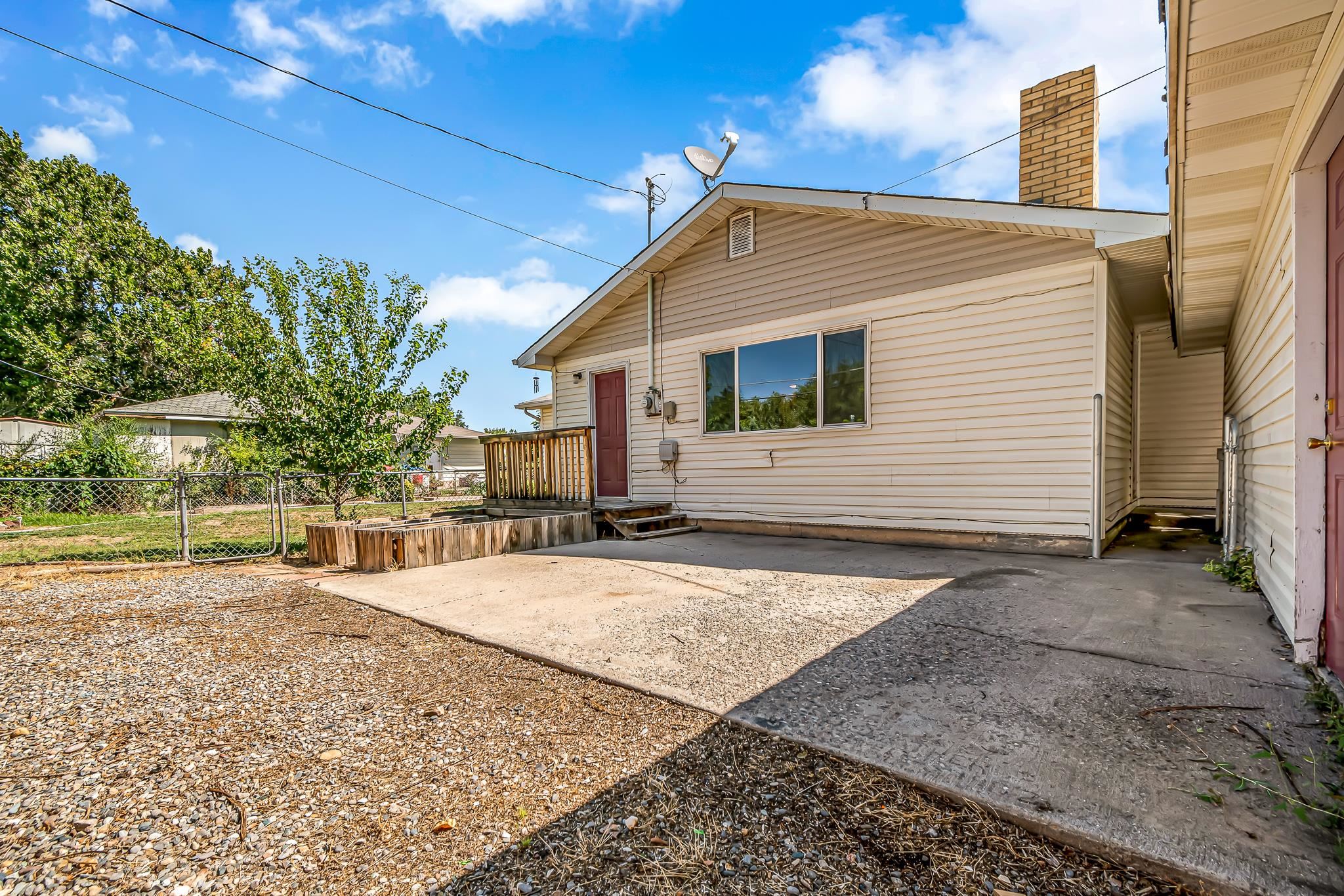 253 Nancy Street Grand Junction, CO 81503 - Photo 7 of 26 a backyard of a house with oven and garden