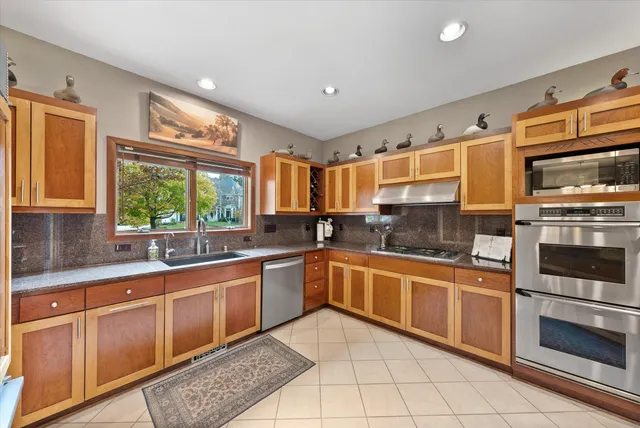 $1,385,000 | 1319 Creekside Court, Grafton, WI 53024