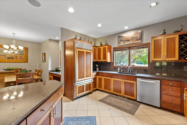 $1,385,000 | 1319 Creekside Court, Grafton, WI 53024