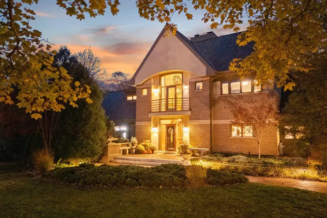 $1,385,000 | 1319 Creekside Court, Grafton, WI 53024