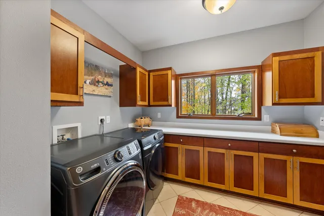 $1,385,000 | 1319 Creekside Court, Grafton, WI 53024