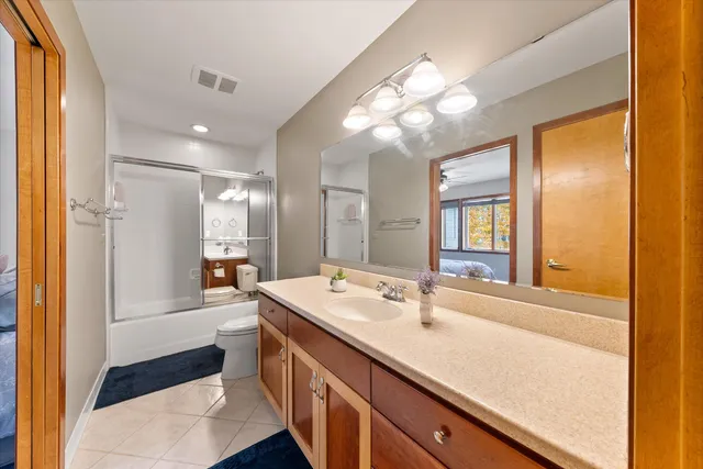 $1,385,000 | 1319 Creekside Court, Grafton, WI 53024