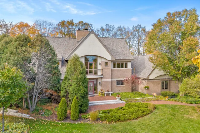 $1,385,000 | 1319 Creekside Court, Grafton, WI 53024