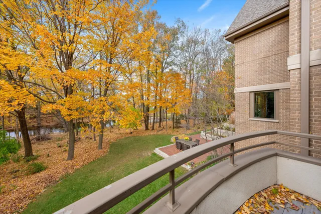 $1,385,000 | 1319 Creekside Court, Grafton, WI 53024